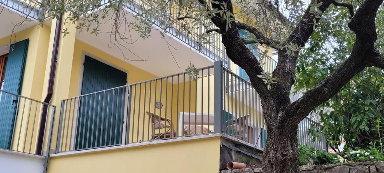Ca' De L'Achille Lägenhet Torri Del Benaco Exteriör bild